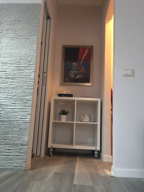 Kibilu - Via Confalonieri - Stazione Garibaldi - Zona Isola Milan Bilik gambar