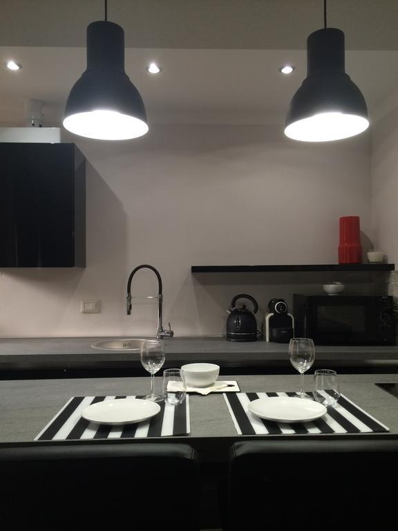 Kibilu - Via Confalonieri - Stazione Garibaldi - Zona Isola Milan Bilik gambar