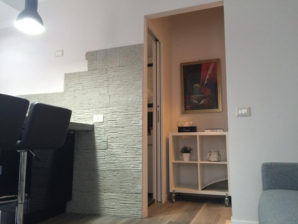 Kibilu - Via Confalonieri - Stazione Garibaldi - Zona Isola Milan Bilik gambar