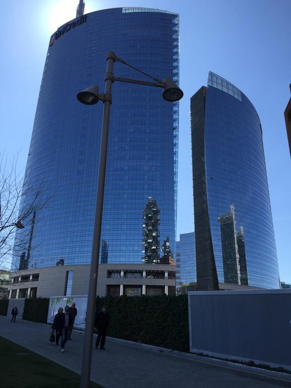 Kibilu - Via Confalonieri - Stazione Garibaldi - Zona Isola Milan Bilik gambar
