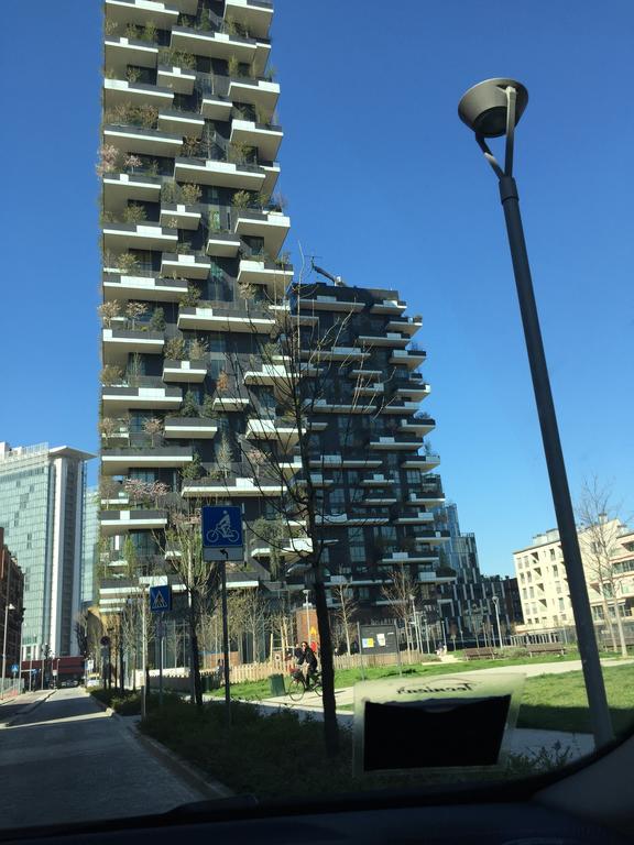 Kibilu - Via Confalonieri - Stazione Garibaldi - Zona Isola Milan Bilik gambar