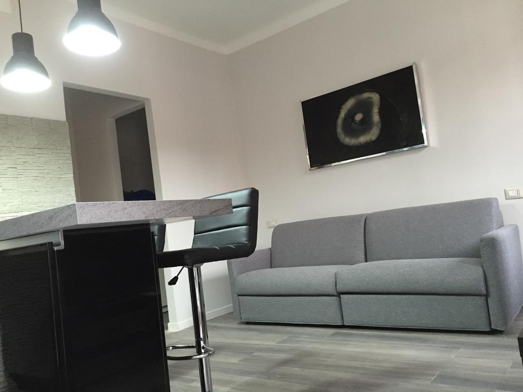 Kibilu - Via Confalonieri - Stazione Garibaldi - Zona Isola Milan Bilik gambar